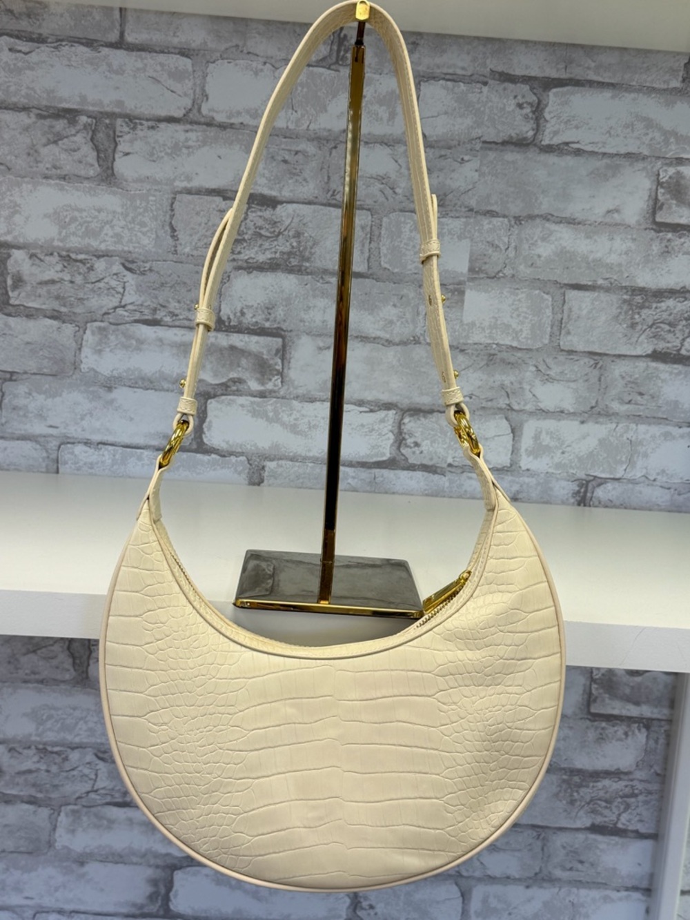 JW PEI Carly Saddle Bag in Ivory Croc Like New Condition Chic Elegant Capsule - Picture 7 of 17